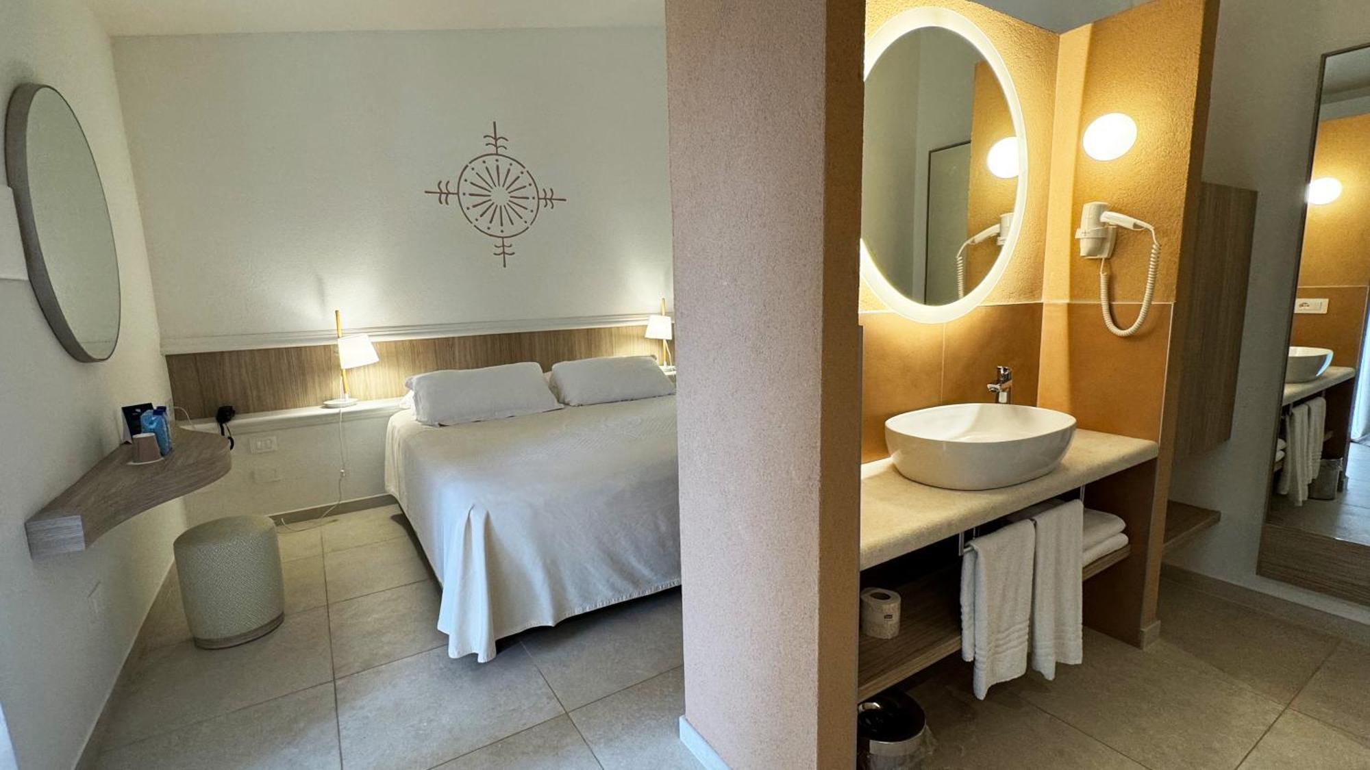 Sant'Elmo Beach Hotel Castiadas Værelse billede