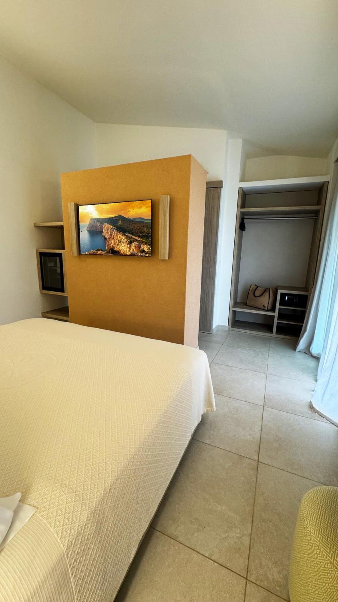 Sant'Elmo Beach Hotel Castiadas Værelse billede